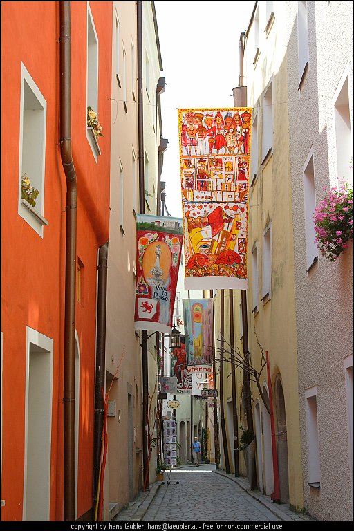 20060728_IMG_0095.JPG - H�llgasse in Passau, Bayern